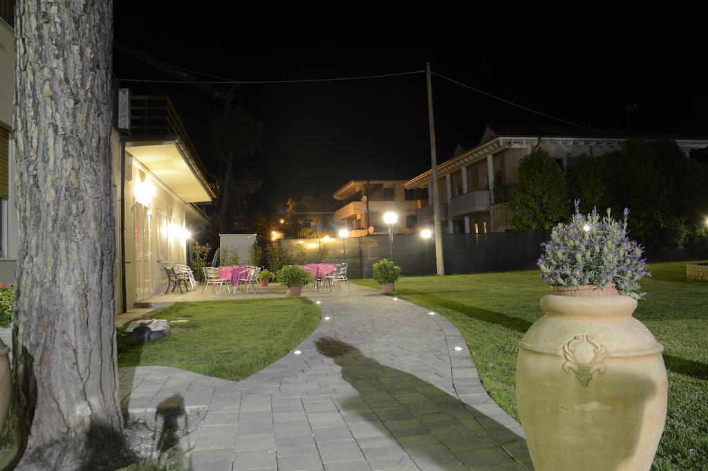 Hotel Ausonia Monte Porzio Exterior foto